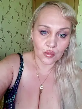 Snapshot of IsabellaBoni chatting on 05-17-26, 07:19 IsabellaBoni online show from 05-17-26, 07:19