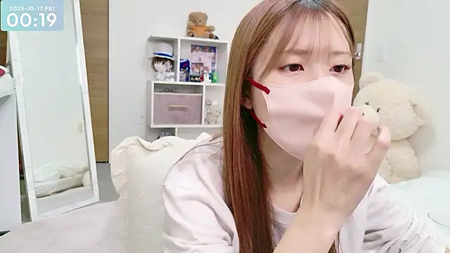 Snapshot of -SHINON- chatting on 10-16-25, 03:20 -SHINON- online show from 10-16-25, 03:20