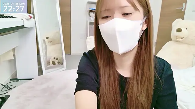 Snapshot of -SHINON- chatting on 09-28-25, 01:29 -SHINON- online show from 09-28-25, 01:29