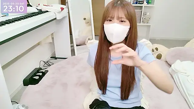 Snapshot of -SHINON- chatting on 09-20-25, 02:11 -SHINON- online show from 09-20-25, 02:11