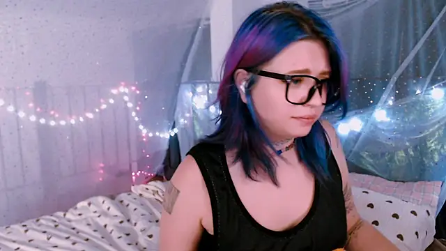 Snapshot of candy_lina chatting on 06-19-26, 05:30 candy lina online show from 06-19-26, 05:30