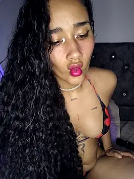 Snapshot of jaderossxx chatting on 06-04-26, 02:38 jaderossxx online show from 06-04-26, 02:38