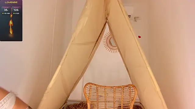 Ariella Ruiz online show from 09-25-25, 12:44