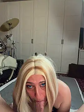 Snapshot of FoxyandTed chatting on 05-12-26, 03:07 FoxyandTed online show from 05-12-26, 03:07