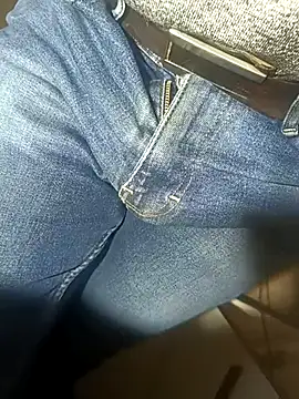 Snapshot of franko1987 chatting on 03-18-25, 04:40 franko1987 online show from 03-18-25, 04:40