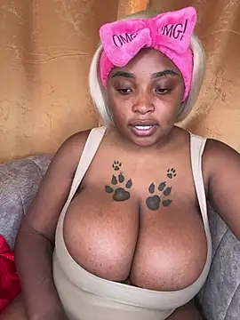 Snapshot of Savage_baby chatting on 03-07-25, 11:29 Savage baby online show from 03-07-25, 11:29