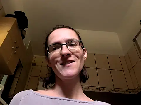 Snapshot of Milky_hairy_mommy chatting on 10-17-25, 10:39 Milky hairy mommy online show from 10-17-25, 10:39
