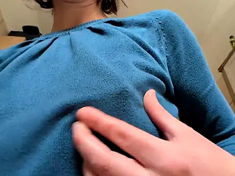 Snapshot of Milky_hairy_mommy chatting on 10-02-25, 08:50 Milky hairy mommy online show from 10-02-25, 08:50