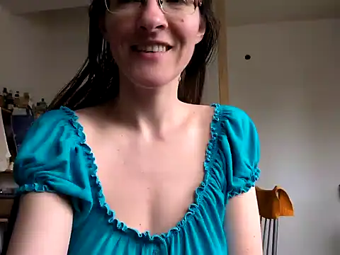 Snapshot of Milky_hairy_mommy chatting on 03-11-25, 01:34 Milky hairy mommy online show from 03-11-25, 01:34