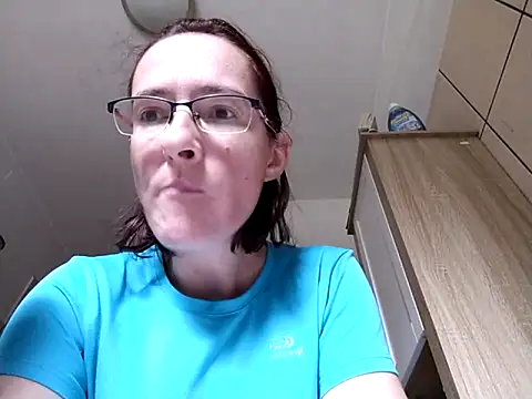Snapshot of Milky_hairy_mommy chatting on 10-09-25, 08:26 Milky hairy mommy online show from 10-09-25, 08:26
