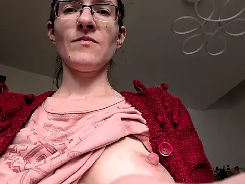 Snapshot of Milky_hairy_mommy chatting on 03-15-25, 11:29 Milky hairy mommy online show from 03-15-25, 11:29