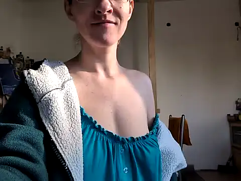 Snapshot of Milky_hairy_mommy chatting on 03-12-25, 07:13 Milky hairy mommy online show from 03-12-25, 07:13