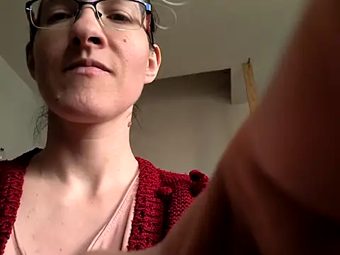 Snapshot of Milky_hairy_mommy chatting on 03-16-25, 10:22 Milky hairy mommy online show from 03-16-25, 10:22