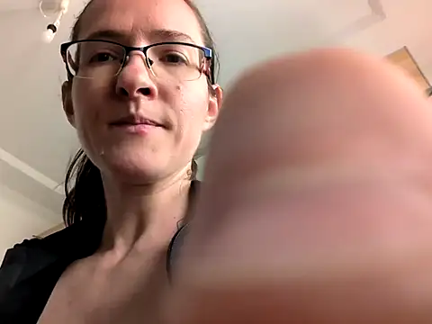 Snapshot of Milky_hairy_mommy chatting on 03-18-25, 10:07 Milky hairy mommy online show from 03-18-25, 10:07