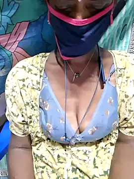 Snapshot of Tamil--Rani chatting on 10-13-25, 03:13 Tamil--Rani online show from 10-13-25, 03:13