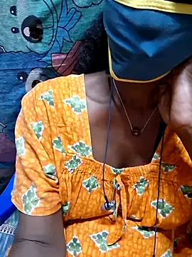 Snapshot of Tamil--Rani chatting on 10-18-25, 02:19 Tamil--Rani online show from 10-18-25, 02:19