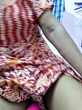 Snapshot of Tamil--Rani chatting on 04-25-26, 01:52 Tamil--Rani online show from 04-25-26, 01:52