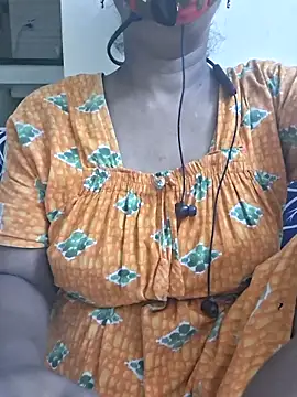 Snapshot of Tamil--Rani chatting on 06-20-26, 03:28 Tamil--Rani online show from 06-20-26, 03:28