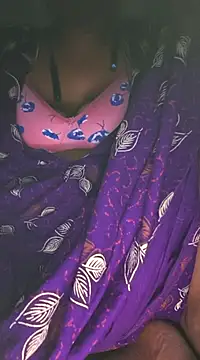 Snapshot of Tamil--Rani chatting on 02-15-25, 07:06 Tamil--Rani online show from 02-15-25, 07:06