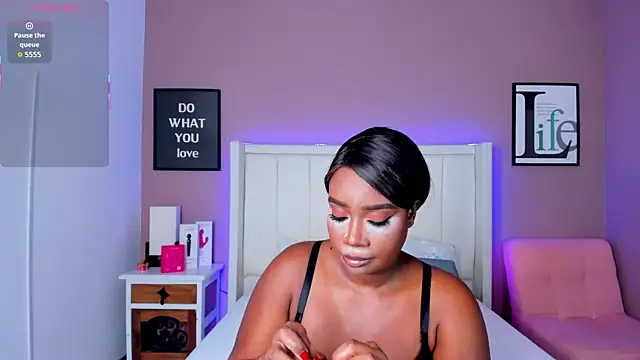 Britanymooree online show from 11-10-25, 07:52