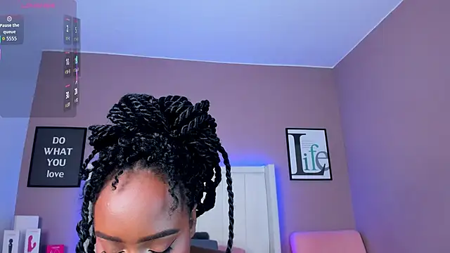 Britanymooree online show from 12-01-25, 07:48