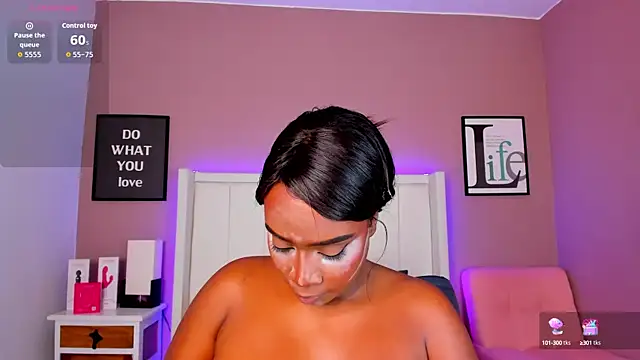 Britanymooree online show from 10-11-25, 08:10