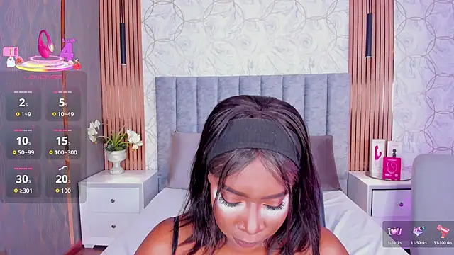 Snapshot of Britanymooree chatting on 02-12-26, 08:19 Britanymooree online show from 02-12-26, 08:19