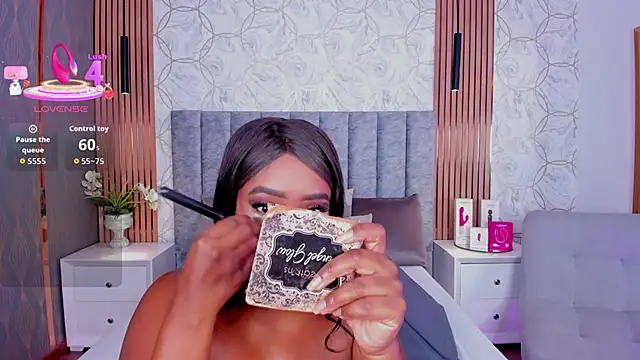 Snapshot of Britanymooree chatting on 02-14-26, 07:14 Britanymooree online show from 02-14-26, 07:14