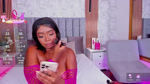 Snapshot of Britanymooree chatting on 02-11-26, 07:36 Britanymooree online show from 02-11-26, 07:36