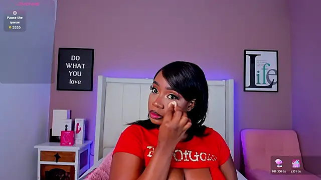 Britanymooree online show from 10-27-25, 08:43