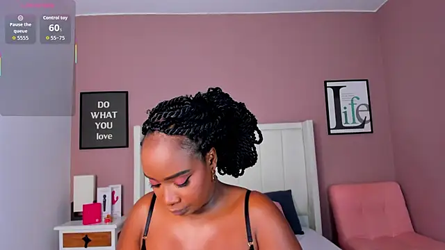 Britanymooree online show from 11-25-25, 07:58