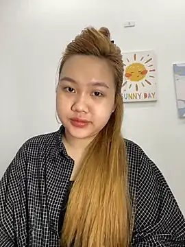 Snapshot of Odette68 chatting on 02-25-26, 12:44 Odette68 online show from 02-25-26, 12:44