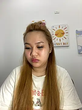 Snapshot of Odette68 chatting on 02-15-26, 04:46 Odette68 online show from 02-15-26, 04:46