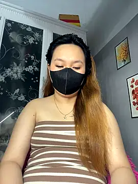 Snapshot of Odette68 chatting on 09-21-25, 09:36 Odette68 online show from 09-21-25, 09:36