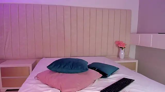 Littleolivia  online show from 03-11-26, 02:22