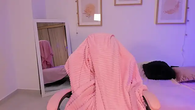 Veronica isaza   online show from 11-21-25, 12:15