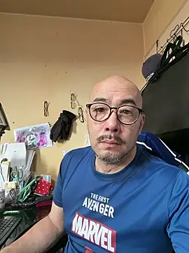 Snapshot of tsugu1105 chatting on 06-11-26, 10:40 tsugu1105 online show from 06-11-26, 10:40