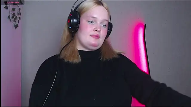 rozzhaos8 online show from 10-25-25, 07:03