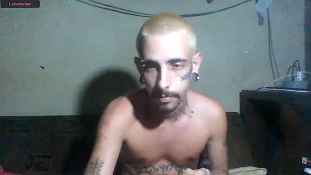 Snapshot of sellvageria chatting on 04-26-26, 11:57 sellvageria online show from 04-26-26, 11:57