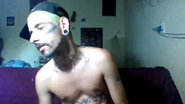 Snapshot of sellvageria chatting on 02-18-26, 06:37 sellvageria online show from 02-18-26, 06:37