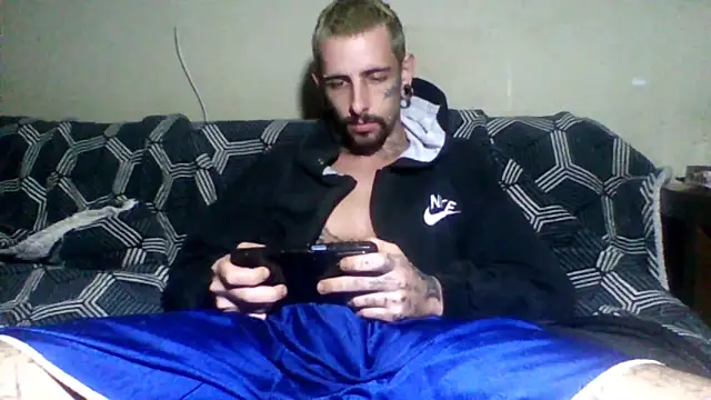 Snapshot of sellvageria chatting on 06-11-26, 10:51 sellvageria online show from 06-11-26, 10:51