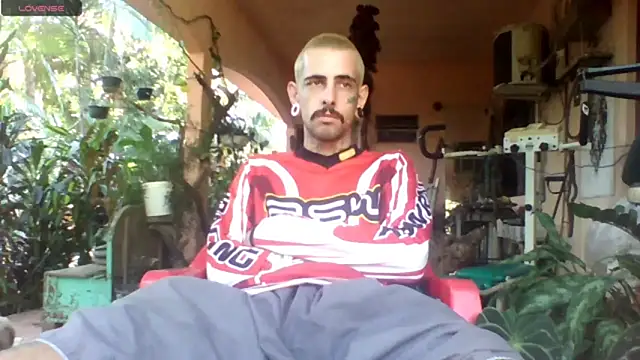 Snapshot of sellvageria chatting on 05-10-26, 04:31 sellvageria online show from 05-10-26, 04:31