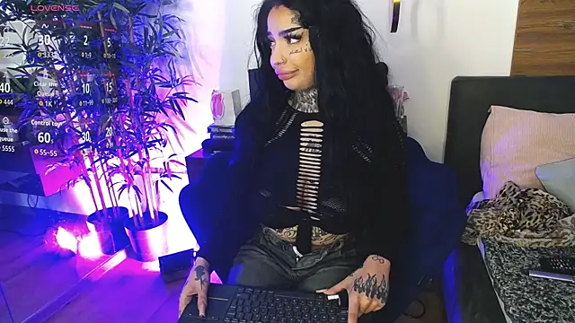 CreamyInkky  online show from 04-05-26, 07:15