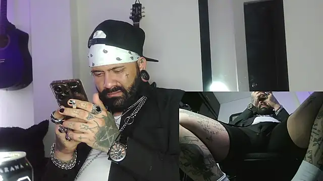 darkclothes online show from 12-25-24, 07:34