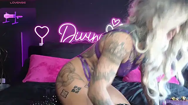 Divina X  online show from 03-06-25, 07:58