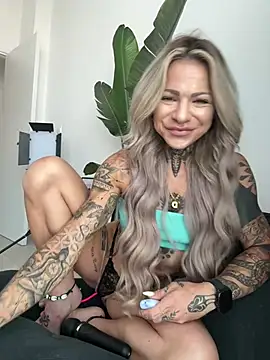 Snapshot of Divina_X_ chatting on 07-20-26, 04:53 Divina X online show from 07-20-26, 04:53