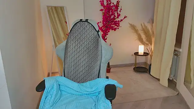 Coconut Mia online show from 06-10-26, 10:33