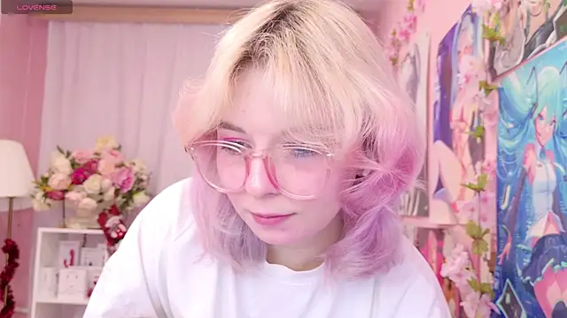 Coconut Mia online show from 12-17-25, 08:58