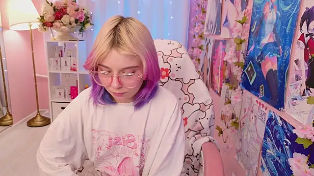 Coconut Mia online show from 11-21-25, 05:01