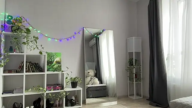 Victoria1Love online show from 12-16-25, 08:29